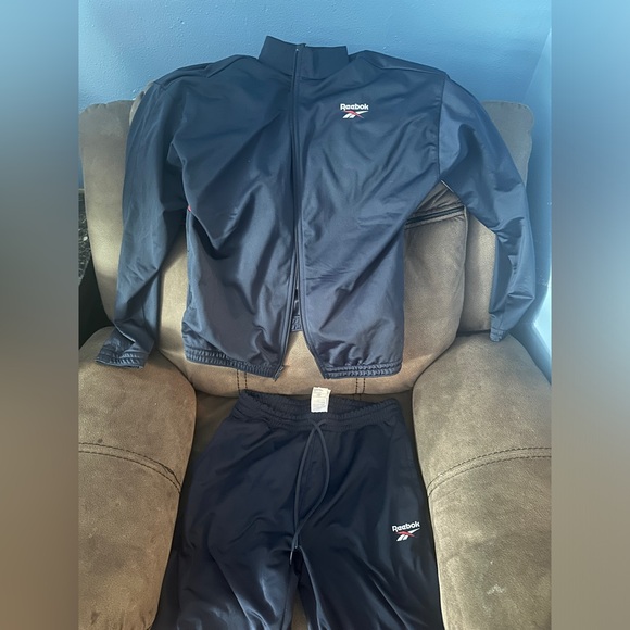 Men's Regular-Fit Identity Vector Drawstring Track Suit - Picture 3 of 8